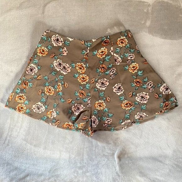Wet Seal Floral Print Shorts - Picture 3 of 5